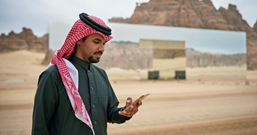 Saudi man with mobile SEO